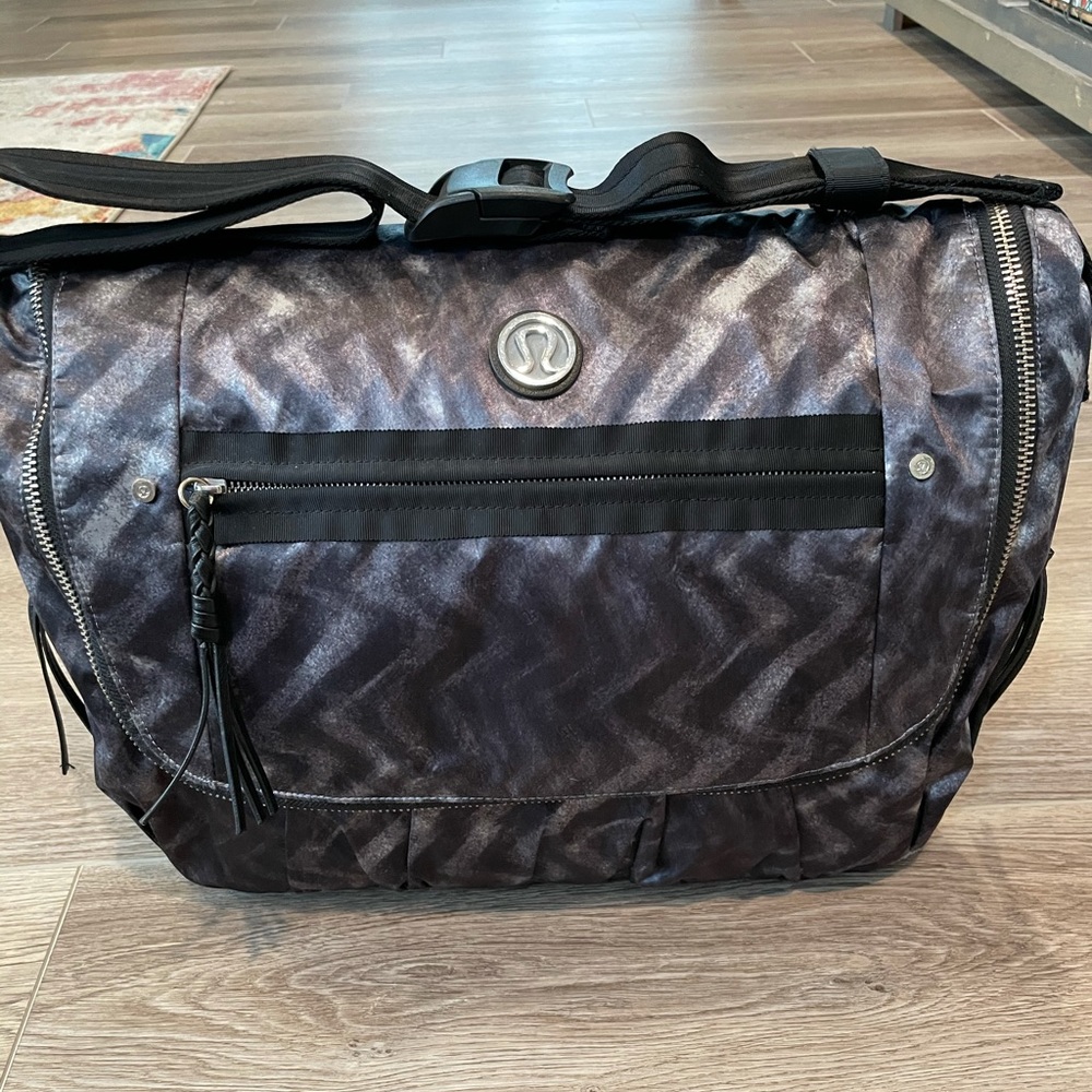 Lululemon messenger bag